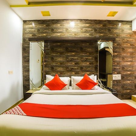 Oyo 69877 Hotel Sarthi Residency Ahmedabad Exterior photo