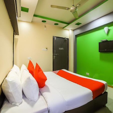 Oyo 69877 Hotel Sarthi Residency Ahmedabad Exterior photo