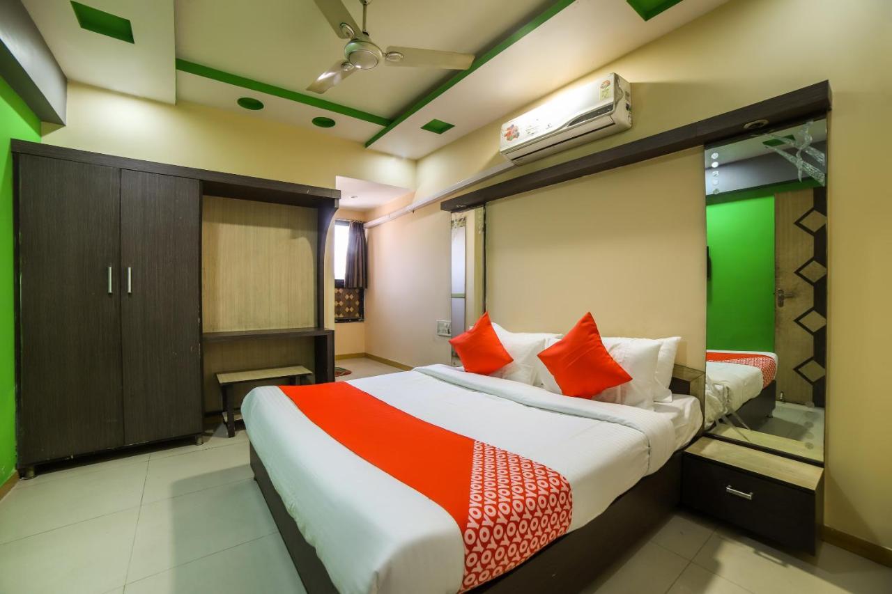 Oyo 69877 Hotel Sarthi Residency Ahmedabad Exterior photo