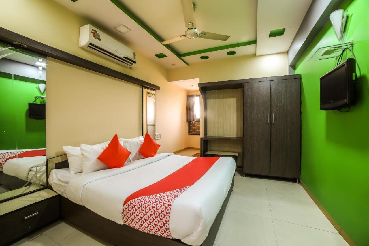 Oyo 69877 Hotel Sarthi Residency Ahmedabad Exterior photo