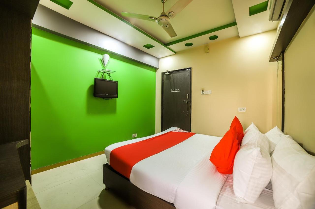 Oyo 69877 Hotel Sarthi Residency Ahmedabad Exterior photo
