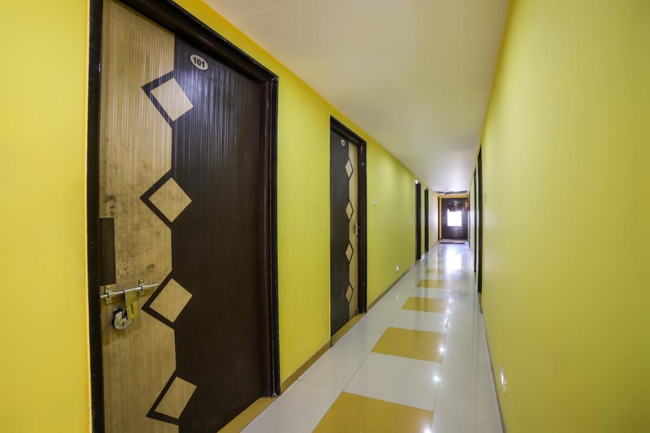 Oyo 69877 Hotel Sarthi Residency Ahmedabad Exterior photo