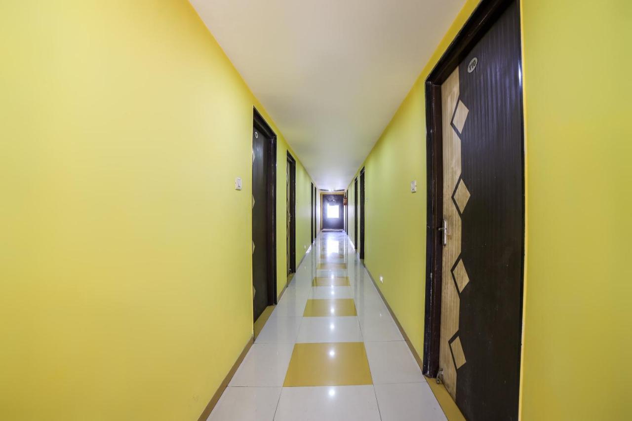 Oyo 69877 Hotel Sarthi Residency Ahmedabad Exterior photo