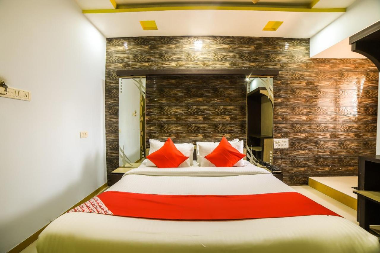 Oyo 69877 Hotel Sarthi Residency Ahmedabad Exterior photo