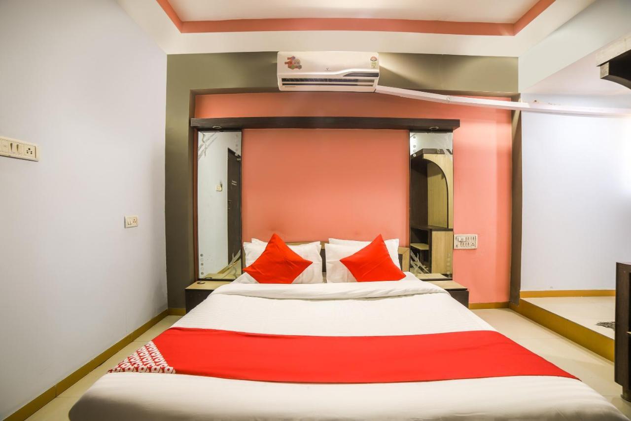 Oyo 69877 Hotel Sarthi Residency Ahmedabad Exterior photo