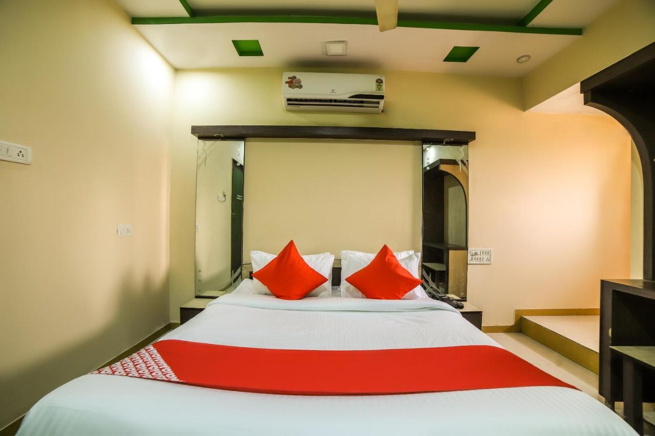 Oyo 69877 Hotel Sarthi Residency Ahmedabad Exterior photo