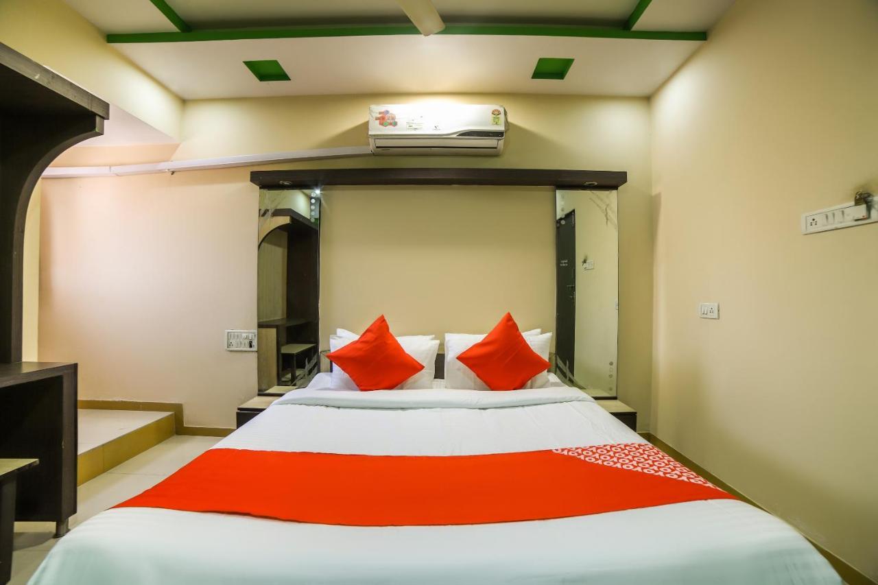 Oyo 69877 Hotel Sarthi Residency Ahmedabad Exterior photo